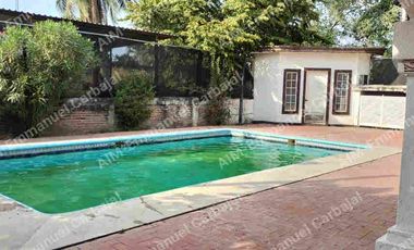 CASA EN VENTA EN COLIMA CON ALBERCA Y JARDIN