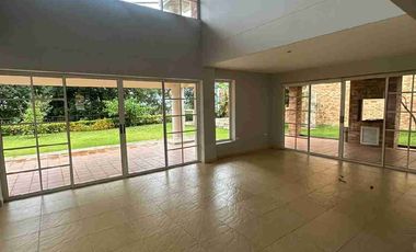 HERMOSA CASA EN VENTA EN RUITOQUE CONDOMINIO CON PERFIL AL CAMPO DE GOLF