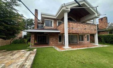 HERMOSA CASA EN VENTA EN RUITOQUE CONDOMINIO CON PERFIL AL CAMPO DE GOLF