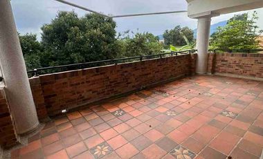 HERMOSA CASA EN VENTA EN RUITOQUE CONDOMINIO CON PERFIL AL CAMPO DE GOLF