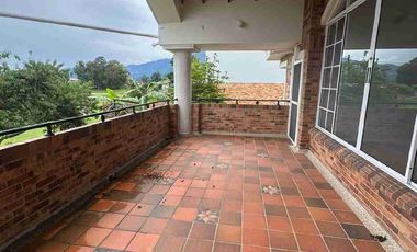 HERMOSA CASA EN VENTA EN RUITOQUE CONDOMINIO CON PERFIL AL CAMPO DE GOLF