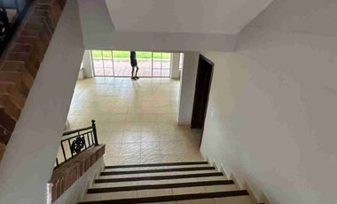 HERMOSA CASA EN VENTA EN RUITOQUE CONDOMINIO CON PERFIL AL CAMPO DE GOLF