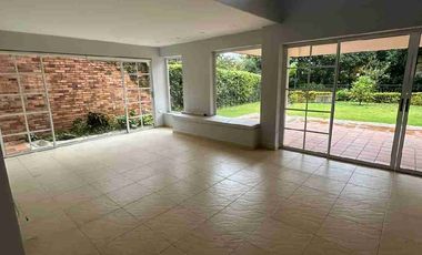 HERMOSA CASA EN VENTA EN RUITOQUE CONDOMINIO CON PERFIL AL CAMPO DE GOLF