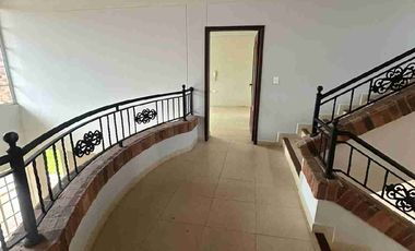 HERMOSA CASA EN VENTA EN RUITOQUE CONDOMINIO CON PERFIL AL CAMPO DE GOLF