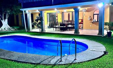 RENTO HERMOSA CASA TOTALMENTE AMUEBLADA, DE 4 RECAMARAS LOMAS de CUERNAVACA