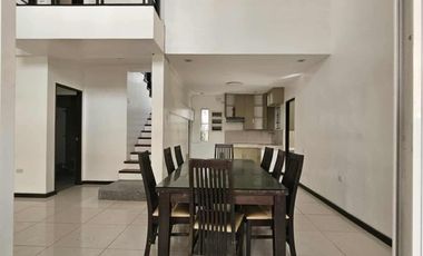 House for Rent: 75k 5br 4cr woodridge park L300sqm & F250sqm