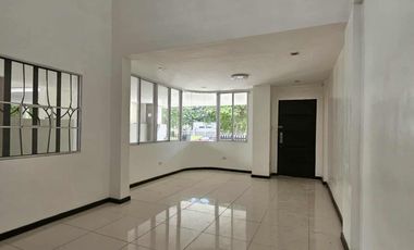 House for Rent: 75k 5br 4cr woodridge park L300sqm & F250sqm