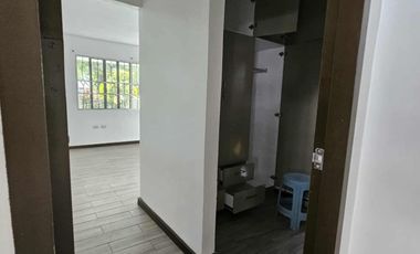 House for Rent: 75k 5br 4cr woodridge park L300sqm & F250sqm