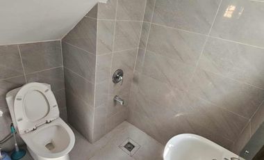 House for Rent: 75k 5br 4cr woodridge park L300sqm & F250sqm