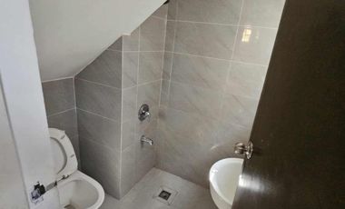 House for Rent: 75k 5br 4cr woodridge park L300sqm & F250sqm