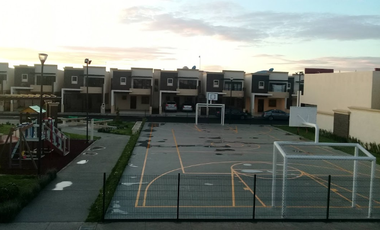 CASA EN VENTA EN FRACCIONAMIENTO LISBOA TIZAYUCA CON ALBERCA