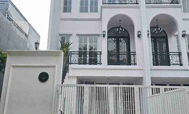 Harga Murah Rumah Brand New 3 Lantai di Gading Residence Kelapa Gading