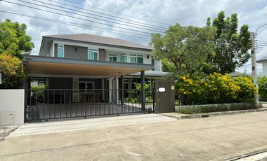 Single House for Sale –  Mantana Motorway-New Krungthep Kretha Corner Plot Facing the Park