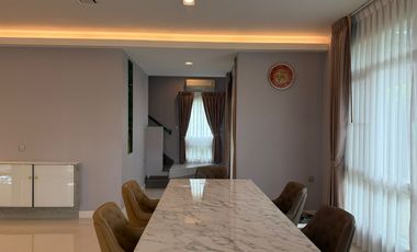 Single House for Sale –  Mantana Motorway-New Krungthep Kretha Corner Plot Facing the Park