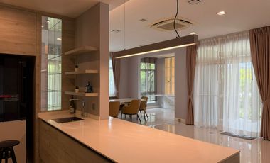 Single House for Sale –  Mantana Motorway-New Krungthep Kretha Corner Plot Facing the Park