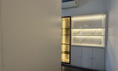 Single House for Sale –  Mantana Motorway-New Krungthep Kretha Corner Plot Facing the Park