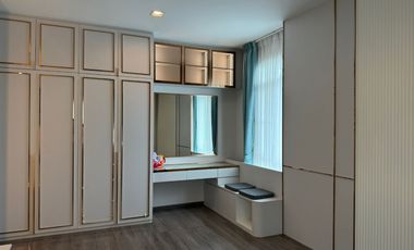 Single House for Sale –  Mantana Motorway-New Krungthep Kretha Corner Plot Facing the Park