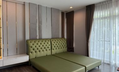 Single House for Sale –  Mantana Motorway-New Krungthep Kretha Corner Plot Facing the Park