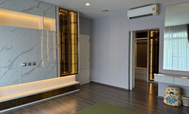 Single House for Sale –  Mantana Motorway-New Krungthep Kretha Corner Plot Facing the Park