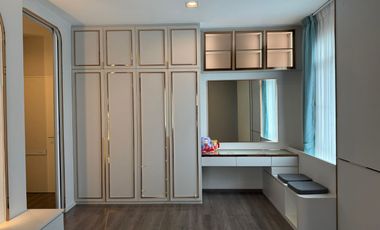 Single House for Sale –  Mantana Motorway-New Krungthep Kretha Corner Plot Facing the Park