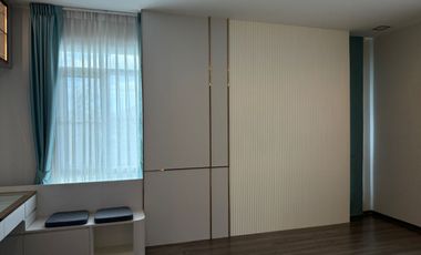 Single House for Sale –  Mantana Motorway-New Krungthep Kretha Corner Plot Facing the Park