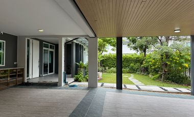 Single House for Sale –  Mantana Motorway-New Krungthep Kretha Corner Plot Facing the Park