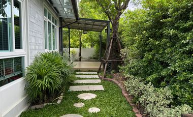 Single House for Sale –  Mantana Motorway-New Krungthep Kretha Corner Plot Facing the Park