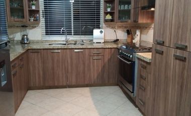 CASA EN EXCELENTE UBICAICON ZONA TRANQUILA