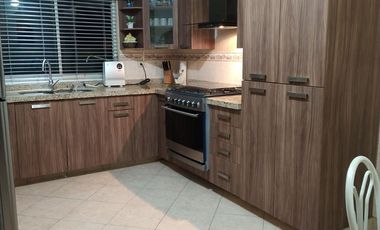 CASA EN EXCELENTE UBICAICON ZONA TRANQUILA