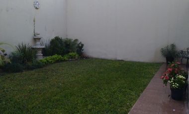 CASA EN EXCELENTE UBICAICON ZONA TRANQUILA