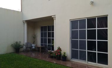 CASA EN EXCELENTE UBICAICON ZONA TRANQUILA