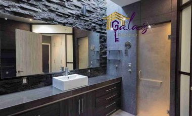 VENTA O RENTA AMUEBLADA,  ESQUINA,  4 HAB CON BAÑO!!