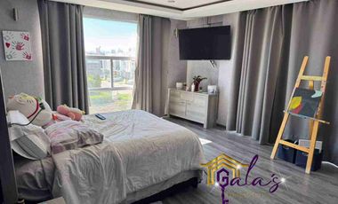 VENTA O RENTA AMUEBLADA,  ESQUINA,  4 HAB CON BAÑO!!