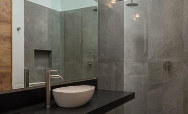 MODERNA CASA EN VENTA, CON VISTA Y ENTORNO BOSQUE EN AVANDARO