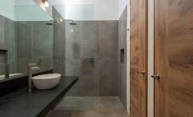 MODERNA CASA EN VENTA, CON VISTA Y ENTORNO BOSQUE EN AVANDARO