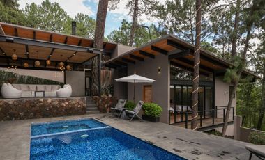 MODERNA CASA EN VENTA, CON VISTA Y ENTORNO BOSQUE EN AVANDARO