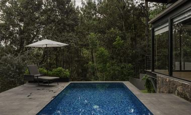 MODERNA CASA EN VENTA, CON VISTA Y ENTORNO BOSQUE EN AVANDARO