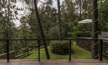 MODERNA CASA EN VENTA, CON VISTA Y ENTORNO BOSQUE EN AVANDARO