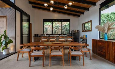 MODERNA CASA EN VENTA, CON VISTA Y ENTORNO BOSQUE EN AVANDARO