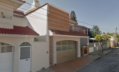 CASA DE 2 NIVELES EN VENTA, GRAN OPORTUNIDAD