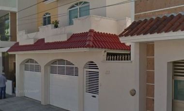 CASA EN VENTA EN COLONIA JARDINES DE MOCAMBO CERCA DE UVM VERACRUZ