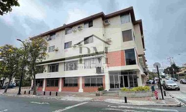 Casa Rentera en Venta, Urdesa Central en Norte de Guayaquil, Avenida principal y comercial.