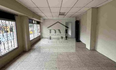 Casa Rentera en Venta, Urdesa Central en Norte de Guayaquil, Avenida principal y comercial.