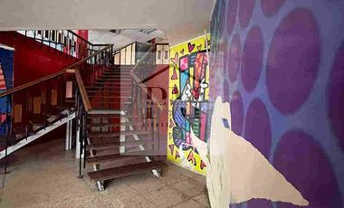 Casa Rentera en Venta, Urdesa Central en Norte de Guayaquil, Avenida principal y comercial.