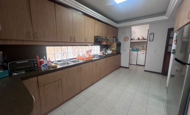 VENTA CASA EN PLAZA REAL VÍA SAMBORONDON