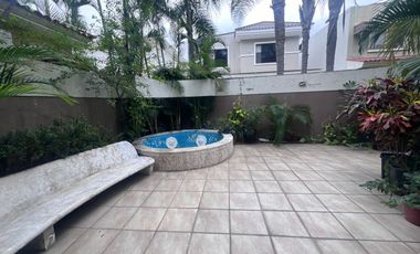 VENTA CASA EN PLAZA REAL VÍA SAMBORONDON