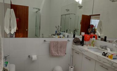 HERMOSA CASA EN EL CORAZON DE SAN ISIDRO