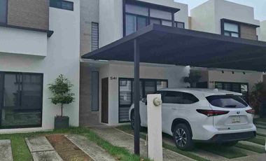 Renta Casa Sin Muebles en Vilanova Residencial