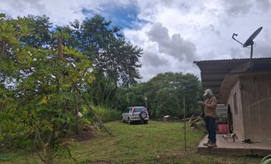 Finca de 77000 M2 Incluye Equipamiento, 2 casas, 1 galpon , 1 Tambo - Servicios instalados