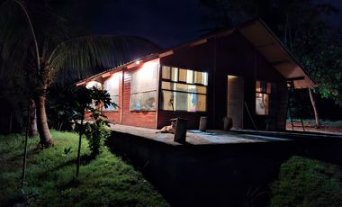 Finca de 77000 M2 Incluye Equipamiento, 2 casas, 1 galpon , 1 Tambo - Servicios instalados